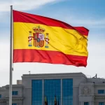 Guía completa sobre cómo emigrar a España legalmente en 2025.