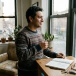 Hombre latino comenzando una nueva vida en Estados Unidos